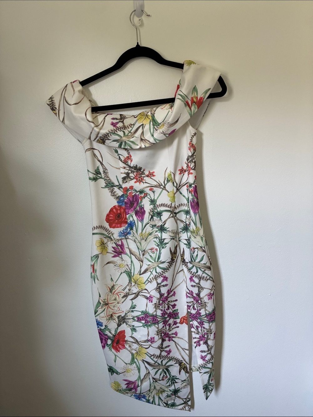 Luxxel One-Shoulder Floral Sheath Dress in Ivory with Multicolor Blooms